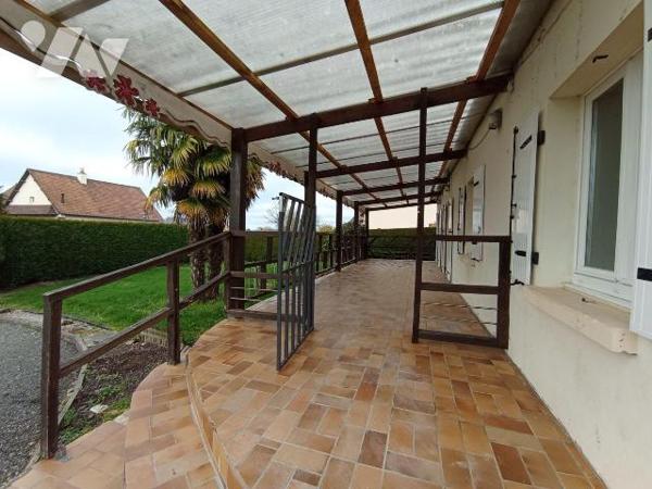 Centre ville de Saint Georges des Groseillers, une maison d'habitation de plain-pied et de six ...