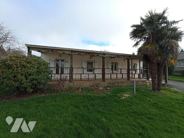 Centre ville de Saint Georges des Groseillers, une maison d'habitation de plain-pied et de six ...