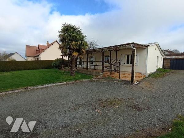 Centre ville de Saint Georges des Groseillers, une maison d'habitation de plain-pied et de six ...