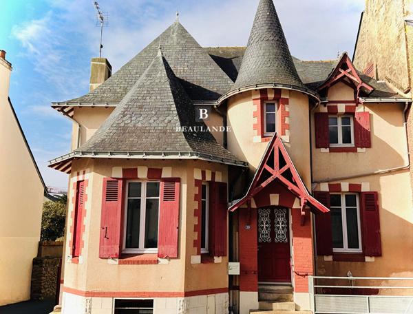 Charmante maison de ville d'env. 180 m² hab. située au pied des commerces et des commodités,  
Le pouliguen 44510