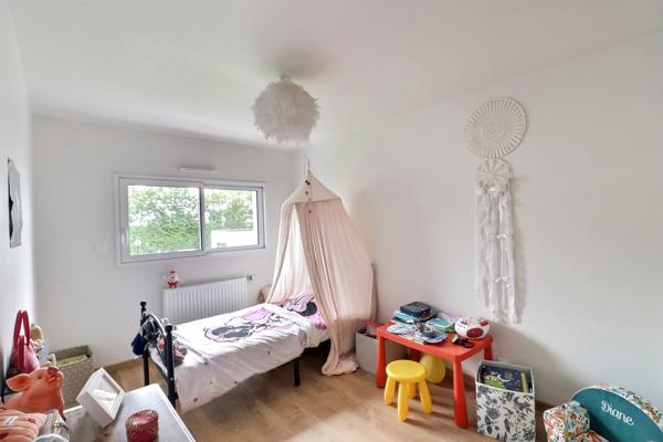 MAISON TRES RECENTE avec GRAND GARAGE et JARDIN