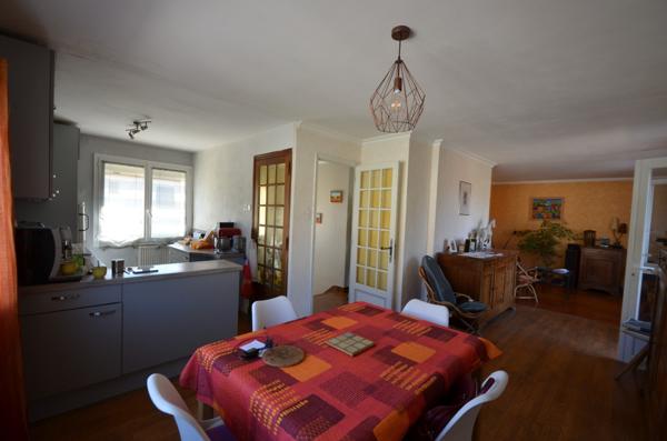 Jolie maison idéalement située à deux pas du métro Cuire