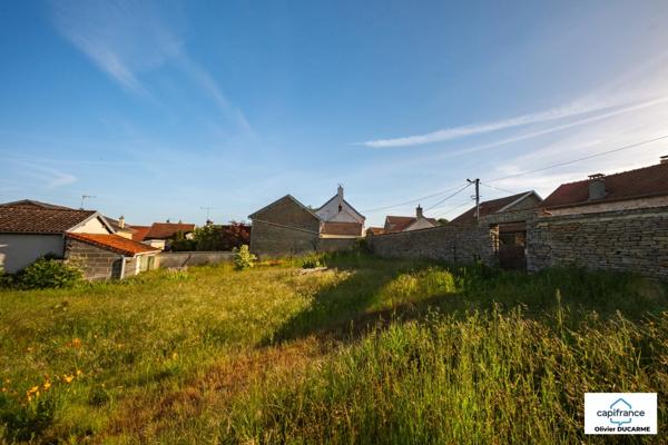 Terrain à vendre  IS SUR TILLE (21) sur une parcelle de plus de 800 m² avec permis d'aménager