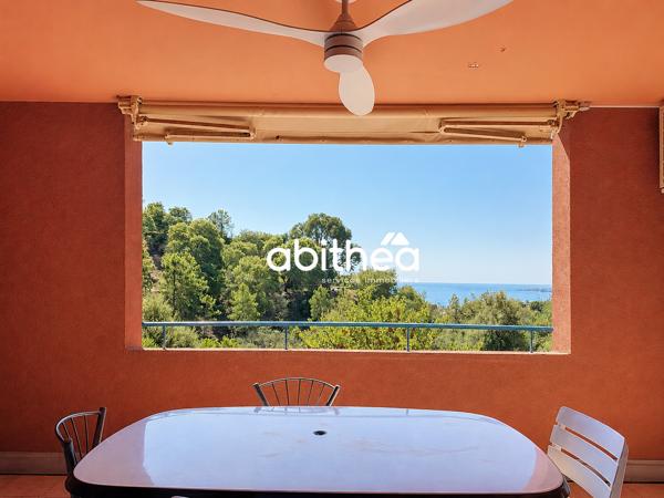 Appartement avec loggia et vue mer