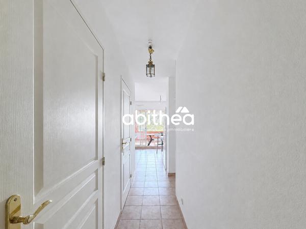 Appartement avec loggia et vue mer