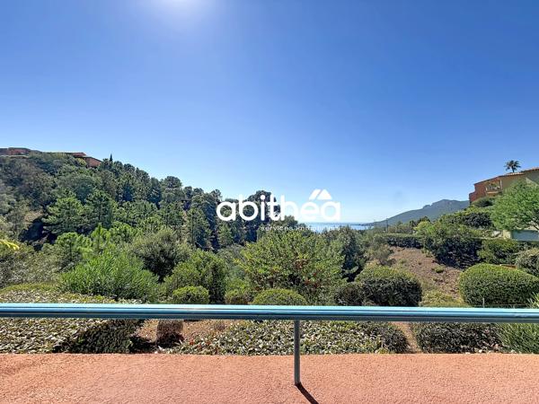 Appartement avec loggia et vue mer