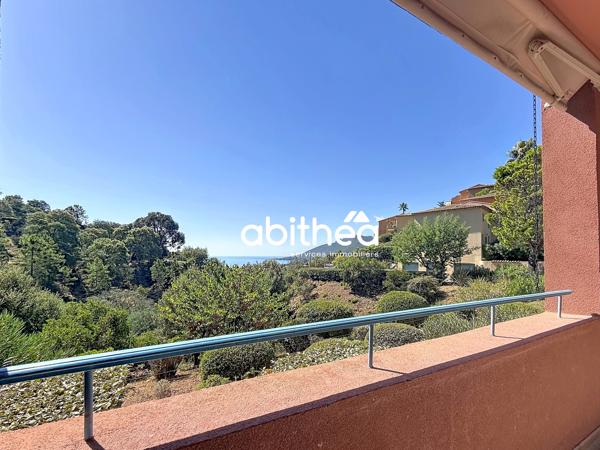 Appartement avec loggia et vue mer