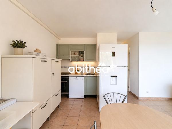 Appartement avec loggia et vue mer