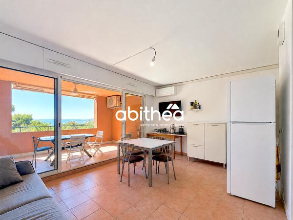 Appartement avec loggia et vue mer