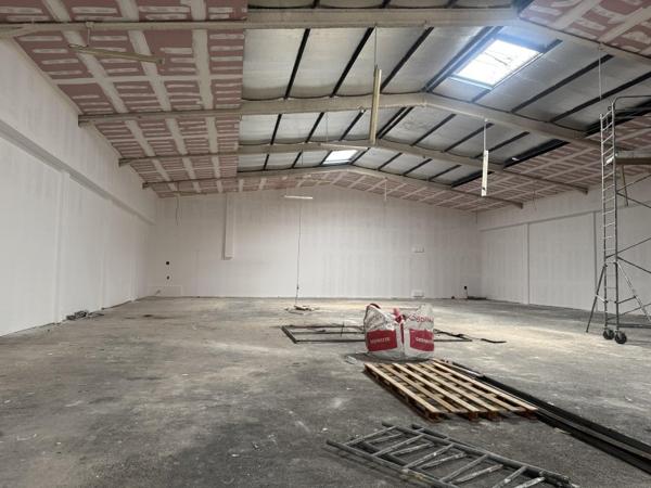 Location / Local Industriel / Bâtiment à Baie-Mahault (97122)
