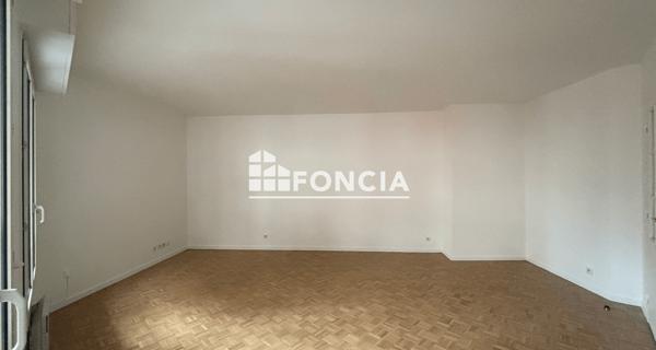 Location Appartement 3 pièces 68.3 m² - Paris 75010