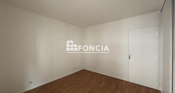 Location Appartement 3 pièces 68.3 m² - Paris 75010