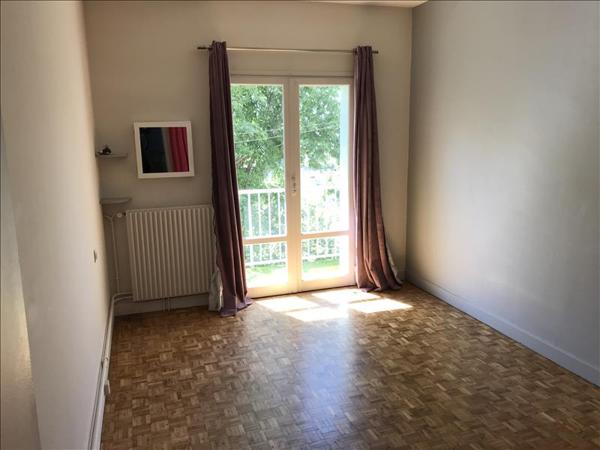 Appartement à louer 696 € CC AGEN 4 p 92 m² DPE E
