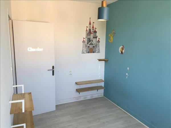 Appartement à louer 696 € CC AGEN 4 p 92 m² DPE E