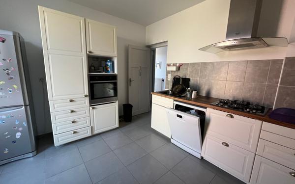 Maison à louer    6 pièces •  Le Palais-sur-Vienne