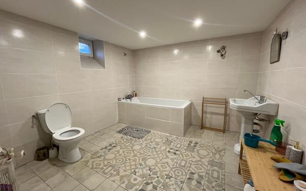 Maison à louer    6 pièces •  Le Palais-sur-Vienne