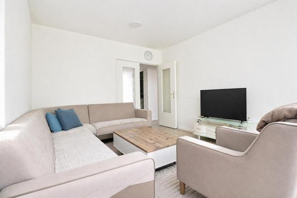 APPARTEMENT TROIS PIÈCES PROCHE CENTRE-VILLE