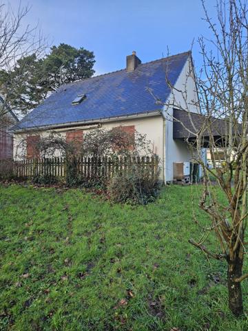 Pain pied proche commerces, plages