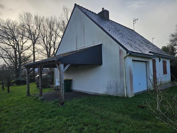 Pain pied proche commerces, plages