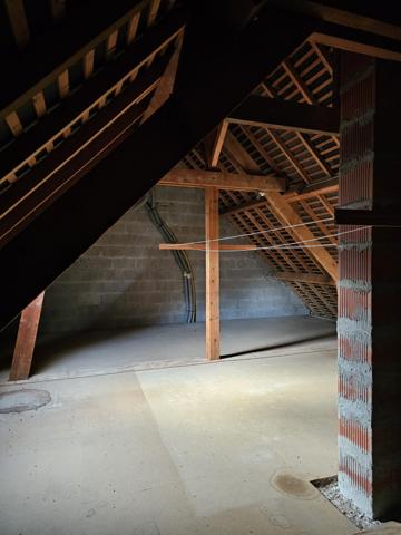 Pain pied proche commerces, plages