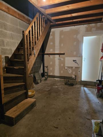 Pain pied proche commerces, plages