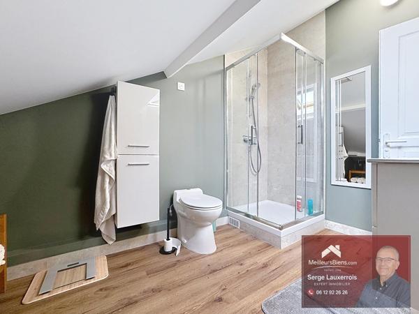 MAISON ATHYPIQUE DE 250M² AVEC JARDIN