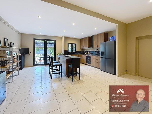 MAISON ATHYPIQUE DE 250M² AVEC JARDIN