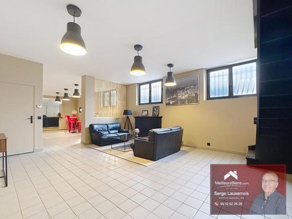 MAISON ATHYPIQUE DE 250M² AVEC JARDIN