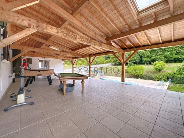 Boyer (71700) Élégante villa avec piscine et vue dégagée à Boyer