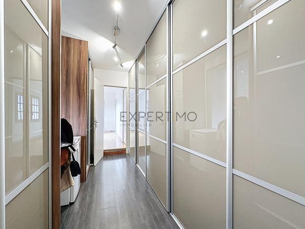 Boyer (71700) Élégante villa avec piscine et vue dégagée à Boyer