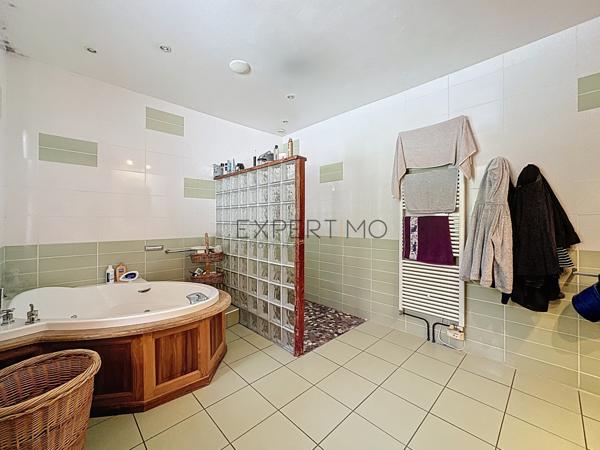 Boyer (71700) Élégante villa avec piscine et vue dégagée à Boyer