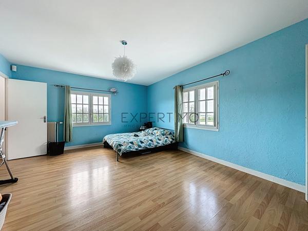 Boyer (71700) Élégante villa avec piscine et vue dégagée à Boyer