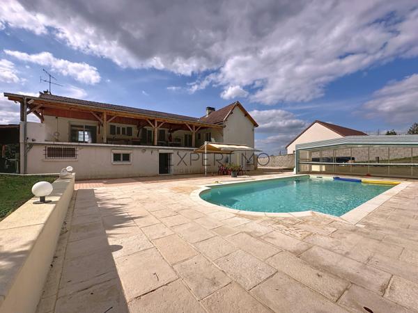 Boyer (71700) Élégante villa avec piscine et vue dégagée à Boyer