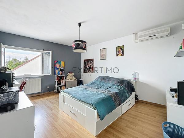 Boyer (71700) Élégante villa avec piscine et vue dégagée à Boyer