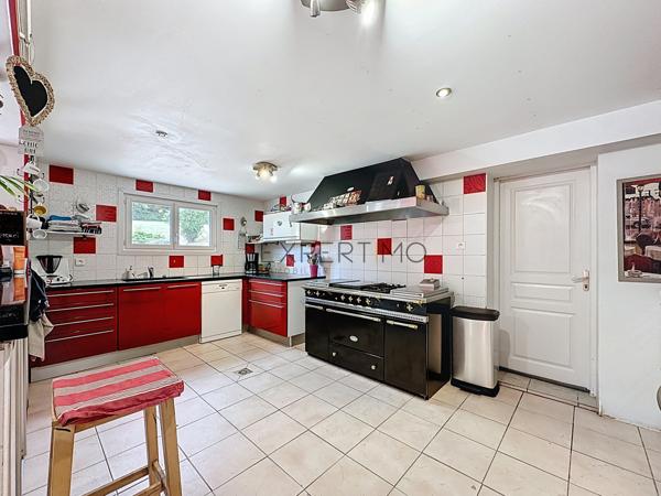 Boyer (71700) Élégante villa avec piscine et vue dégagée à Boyer