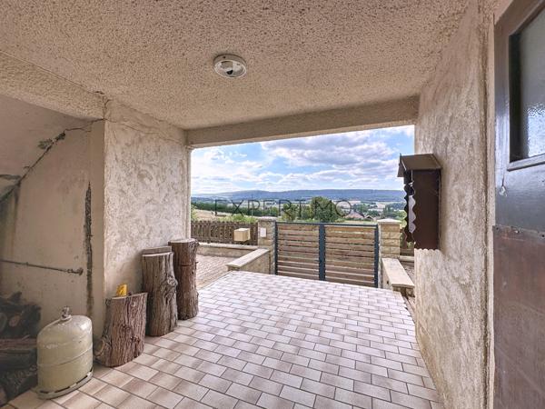 Boyer (71700) Élégante villa avec piscine et vue dégagée à Boyer