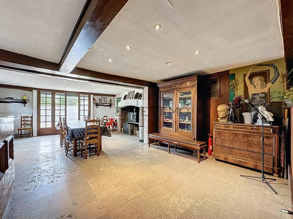 Boyer (71700) Élégante villa avec piscine et vue dégagée à Boyer