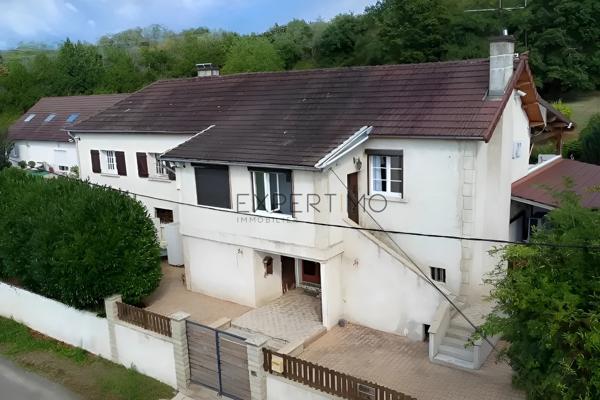 Boyer (71700) Élégante villa avec piscine et vue dégagée à Boyer