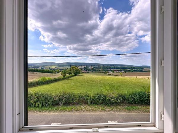 Boyer (71700) Élégante villa avec piscine et vue dégagée à Boyer