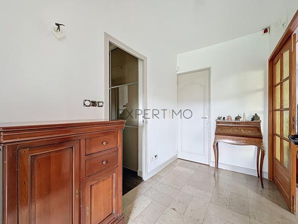 Boyer (71700) Élégante villa avec piscine et vue dégagée à Boyer