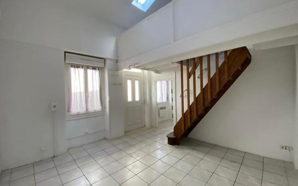 Maison à louer    2 pièces •  Saïx