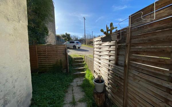 Maison à louer    2 pièces •  Saïx