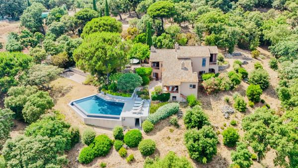 Gigaro : Villa provençale à fort potentiel sur un terrain d'exception