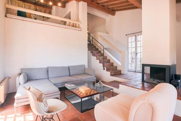 Gigaro : Villa provençale à fort potentiel sur un terrain d'exception