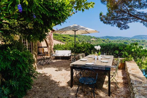 Gigaro : Villa provençale à fort potentiel sur un terrain d'exception