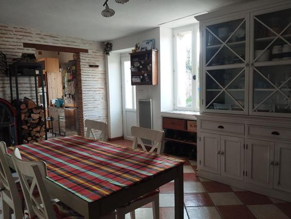 Maison  d'environ 130 m2 située à 5 minutes de Baugé