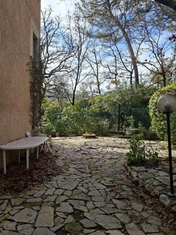 Duplex lumineux avec jardin de 250 m² à 20 min à pied du centre d'Aix