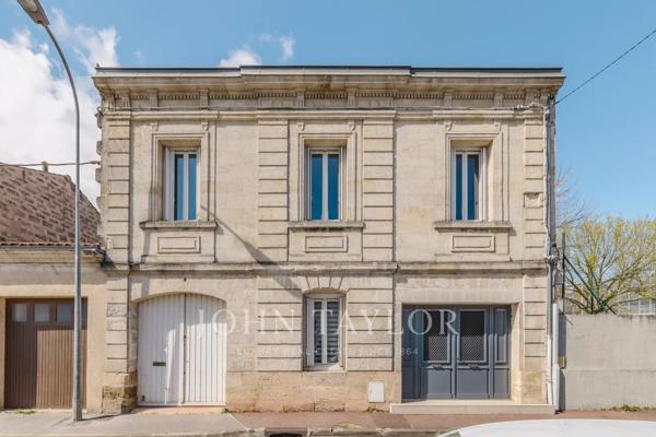 MAGNIFIQUE MAISON DE VILLE RÉNOVÉE AVEC TERRASSE, PISCINE ET DÉPENDANCE