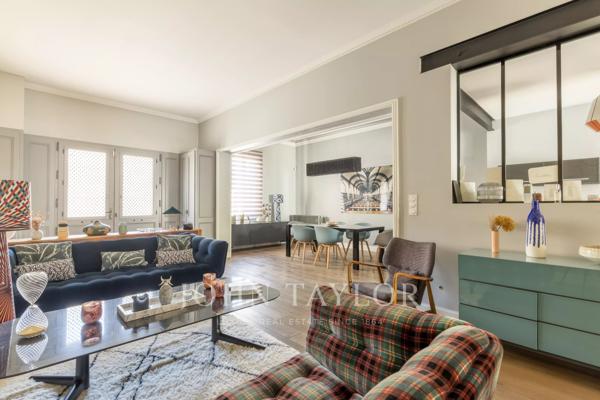 MAGNIFIQUE MAISON DE VILLE RÉNOVÉE AVEC TERRASSE, PISCINE ET DÉPENDANCE