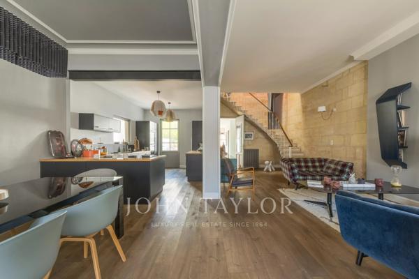 MAGNIFIQUE MAISON DE VILLE RÉNOVÉE AVEC TERRASSE, PISCINE ET DÉPENDANCE